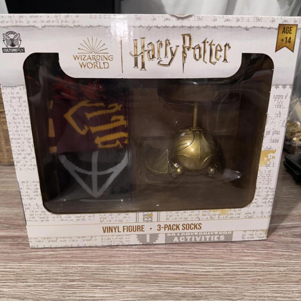 Harry Potter Vinyl Golden Snitch Figure & 3-Pack Socks - NIB M17
